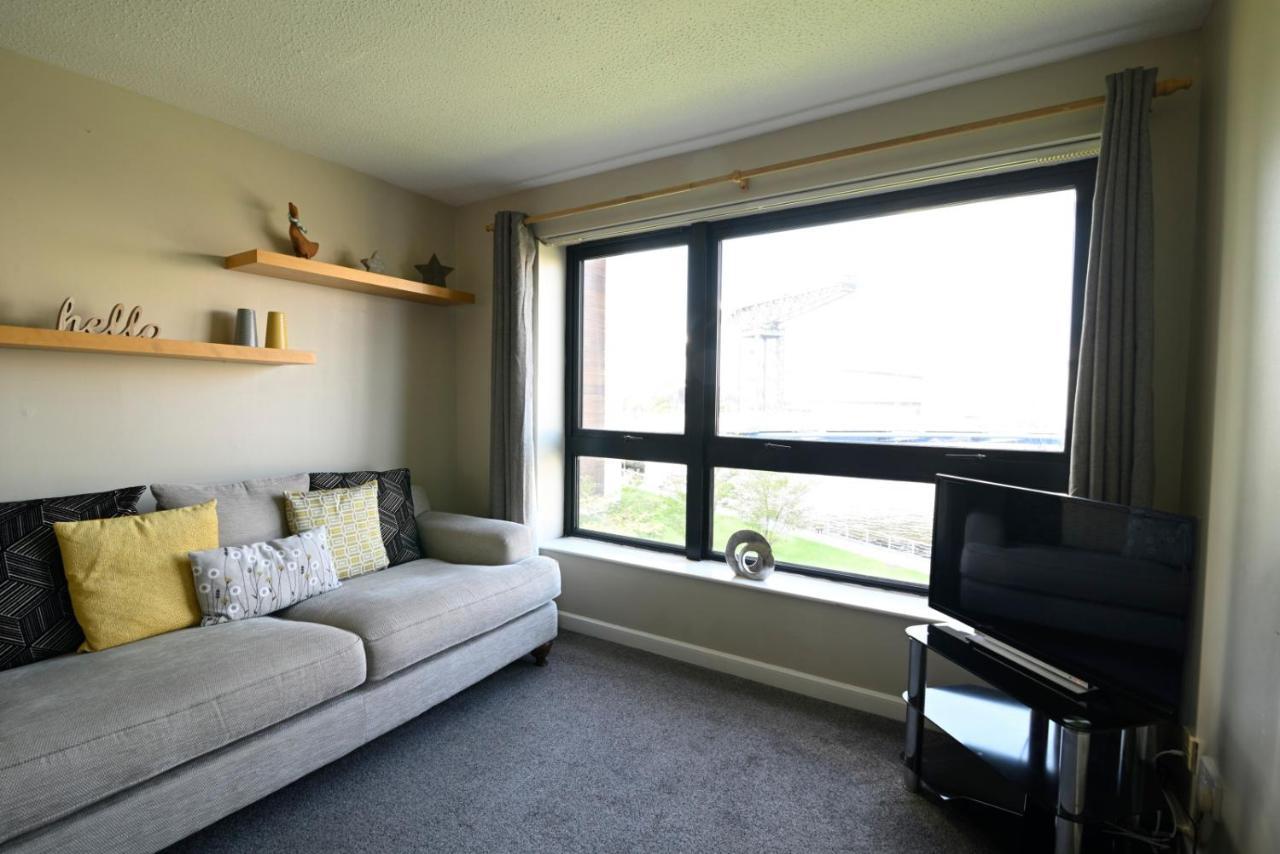 Sec/ Hydro Two Bed Flat With Free Parking And Great View Apartment Glasgow Bagian luar foto