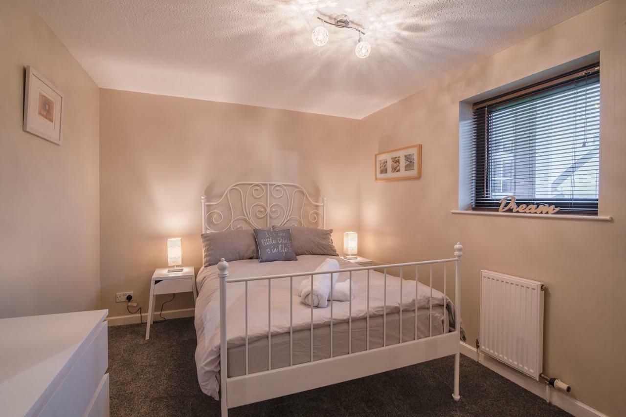 Sec/ Hydro Two Bed Flat With Free Parking And Great View Apartment Glasgow Bagian luar foto