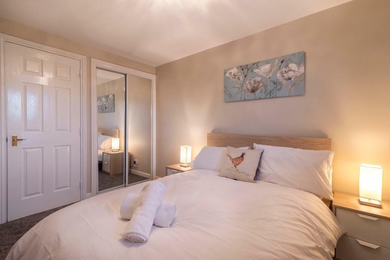 Sec/ Hydro Two Bed Flat With Free Parking And Great View Apartment Glasgow Bagian luar foto