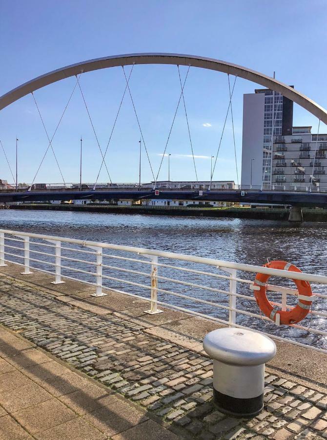 Sec/ Hydro Two Bed Flat With Free Parking And Great View Apartment Glasgow Bagian luar foto