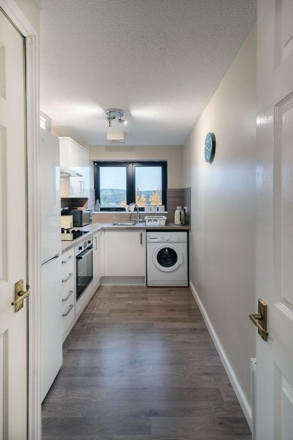 Sec/ Hydro Two Bed Flat With Free Parking And Great View Apartment Glasgow Bagian luar foto