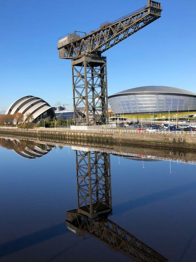 Sec/ Hydro Two Bed Flat With Free Parking And Great View Apartment Glasgow Bagian luar foto